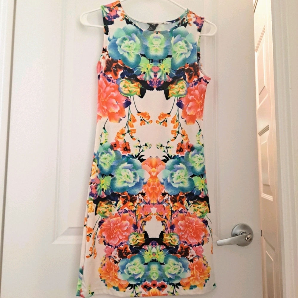 H&M multi colors bodycon dress 👗😍